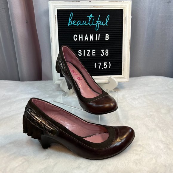 CHANII B Brown Leather w Suede Ruffle Trim and Gold Accent Heels- 7.5 - Picture 3 of 12